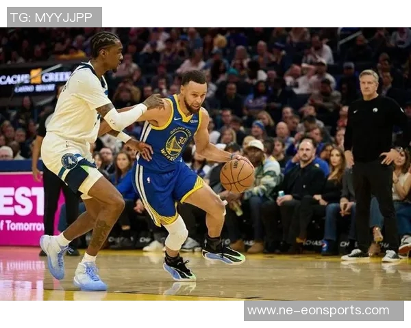 卡马拉全场追击库里展现攻守兼备实力贡献20分7板5前场板表现出色